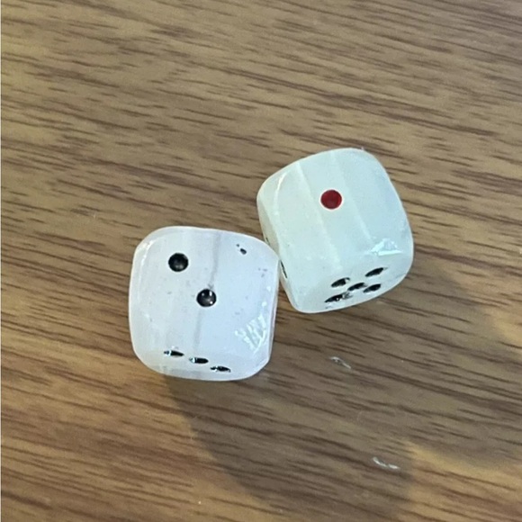 Handcrafted Pair (2) Marbled White Onyx Dice - Picture 3 of 3